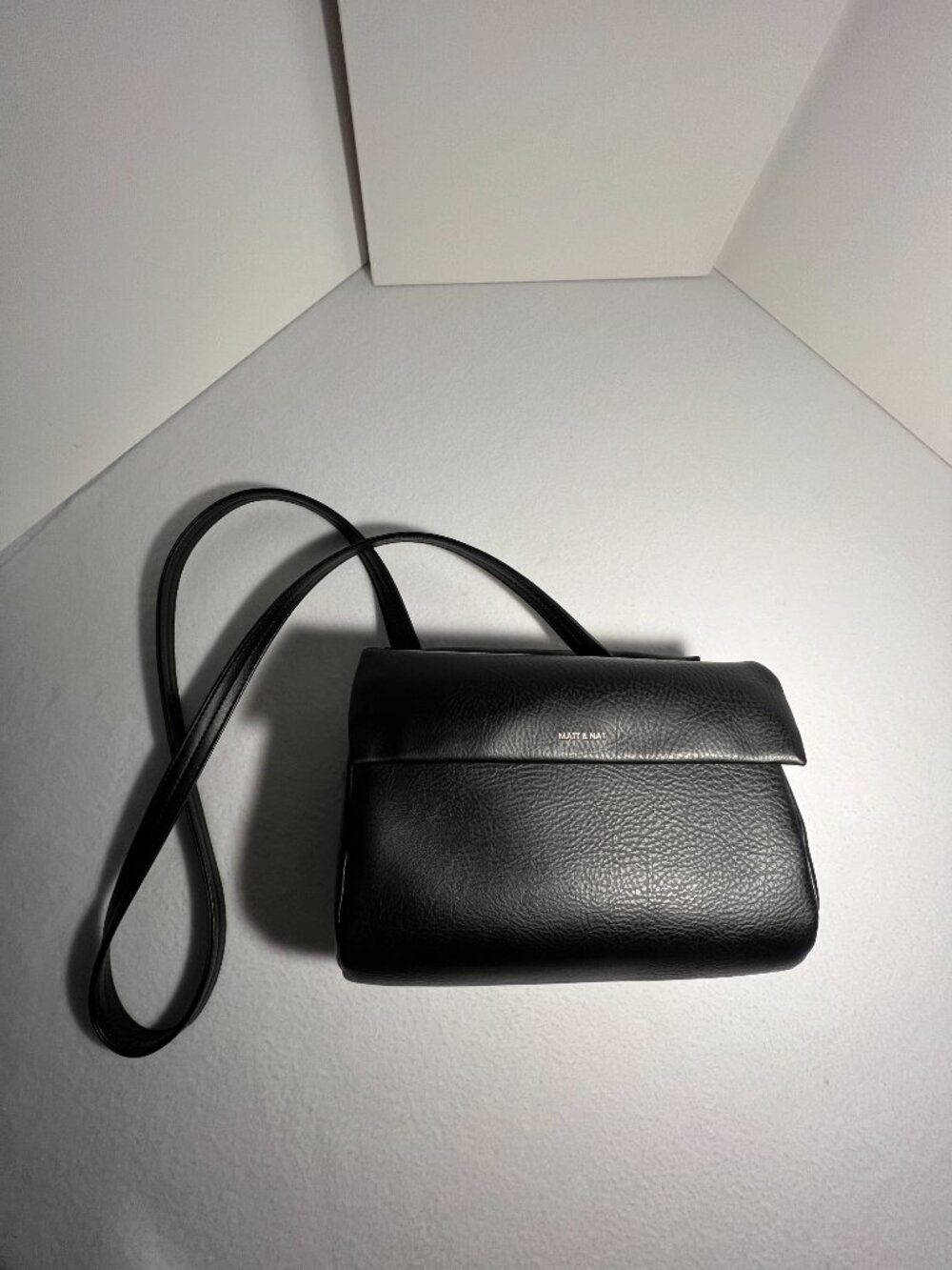 Matt & Nat Black Medium Blinkin Shoulder Bag Textured Vegan Leather Purse Fold-o